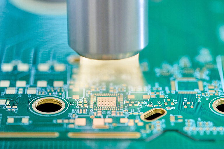 Plasma cleaning and activation of PCB